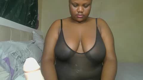 Snapshot of sassie_bee chatting on 12, 12, 2024 sassie_bee online show from 12, 12, 2024