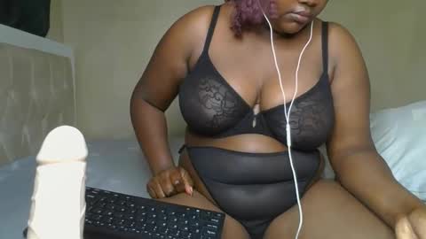 Snapshot of sassie_bee chatting on 13, 1, 2025 sassie_bee online show from 13, 1, 2025