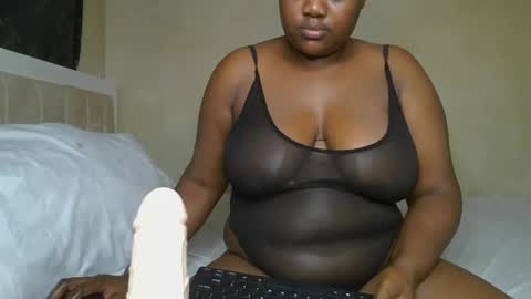 Snapshot of sassie_bee chatting on 25, 1, 2025 sassie_bee online show from 25, 1, 2025