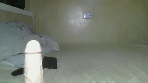 Snapshot of sassie_bee chatting on 17, 2, 2025 sassie_bee online show from 17, 2, 2025