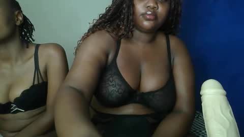 Snapshot of sassie_bee chatting on 29, 9, 2025 sassie_bee online show from 29, 9, 2025