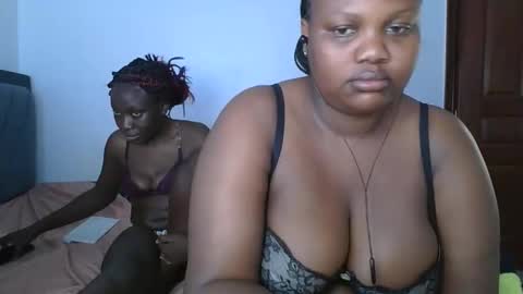 Snapshot of sassie_bee chatting on 30, 10, 2025 sassie_bee online show from 30, 10, 2025
