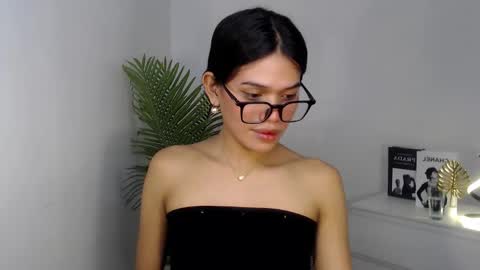 Snapshot of sassy_monie chatting on 27, 1, 2025 sassy_monie online show from 27, 1, 2025