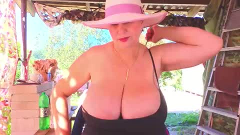 Snapshot of sassy_seasons chatting on 14, 9, 2025 sassy_seasons online show from 14, 9, 2025