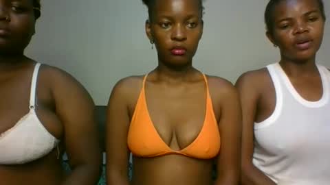 Snapshot of sassybrown25 chatting on 17, 12, 2025 sassybrown25 online show from 17, 12, 2025