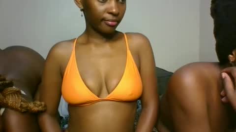 Snapshot of sassybrown25 chatting on 19, 12, 2025 sassybrown25 online show from 19, 12, 2025