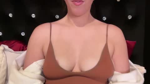 Snapshot of sassysophie333 chatting on 2, 1, 2025 MazyMay333 online show from 2, 1, 2025