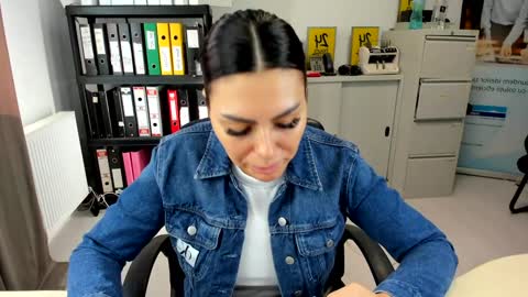 sassytiff online show from 27, 9, 2025