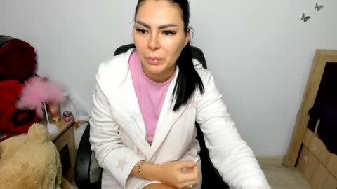 sassytiff online show from 10, 5, 2026
