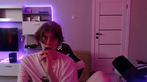 Snapshot of sat1sfaction chatting on 10, 2, 2026 Kristof online show from 10, 2, 2026