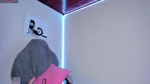    im expecting 300 thumbs up on my altar online show from 16, 1, 2025