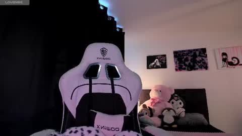    im expecting 300 thumbs up on my altar online show from 22, 6, 2026