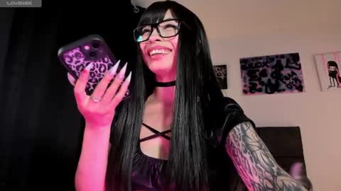   im expecting 300 thumbs up on my altar online show from 23, 6, 2026