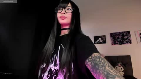    im expecting 300 thumbs up on my altar online show from 24, 6, 2026