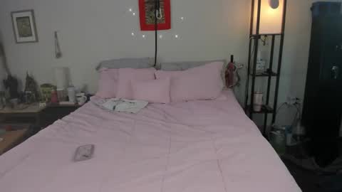 Saturn Girl online show from 8, 1, 2025