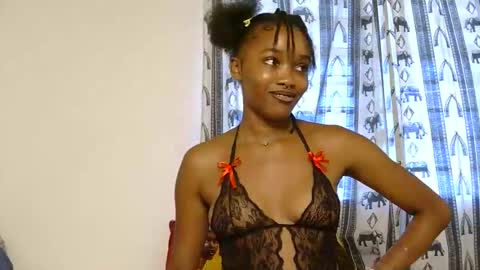 Snapshot of saucy_angels chatting on 3, 11, 2025 Saucy online show from 3, 11, 2025