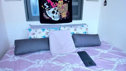 Snapshot of saucy_zaren chatting on 28, 4, 2026 Zaren online show from 28, 4, 2026