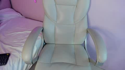 Snapshot of savannah_williams chatting on 17, 12, 2024 savannah online show from 17, 12, 2024