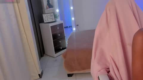 Savannahwildee online show from 6, 2, 2025