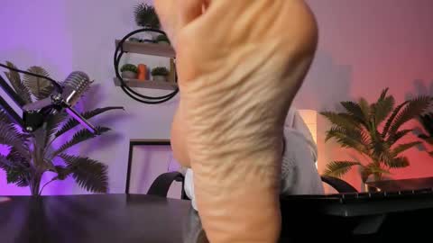 save the qween online show from 28, 2, 2025