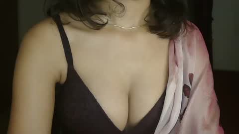 Snapshot of saxee_love chatting on 5, 8, 2026 saxee online show from 5, 8, 2026