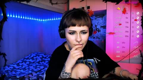 pronoun she. name Mary. age 21. online show from 1, 12, 2024