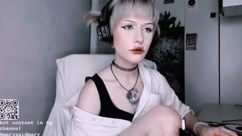 pronoun she. name Mary. age 21. online show from 26, 9, 2025