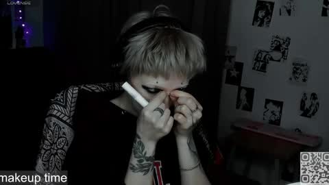 pronoun she. name Mary. age 21. online show from 8, 5, 2026