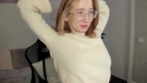 Snapshot of sayl0r_moon chatting on 26, 2, 2026 Kira GMT 7 Mon Thu-Sun 0800am-0200pm online show from 26, 2, 2026