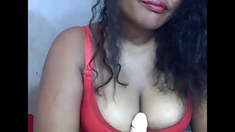 Snapshot of saylla1 chatting on 13, 1, 2026 saylla1 online show from 13, 1, 2026