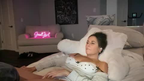 Good Girls Say Please...and Thank You online show from 19, 12, 2024