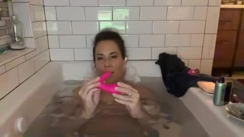 Good Girls Say Please...and Thank You online show from 20, 1, 2025