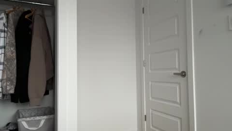 sbouchikh03 online show from 5, 1, 2026