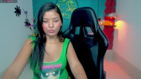 Snapshot of scandarkmarie chatting on 5, 11, 2025 Marie online show from 5, 11, 2025