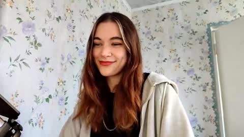 Snapshot of scarlet1flowers chatting on 27, 9, 2025 Kira online show from 27, 9, 2025