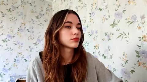 Snapshot of scarlet1flowers chatting on 28, 9, 2025 Kira online show from 28, 9, 2025