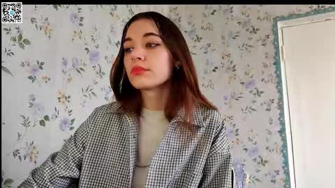 Snapshot of scarlet1flowers chatting on 1, 10, 2025 Kira online show from 1, 10, 2025