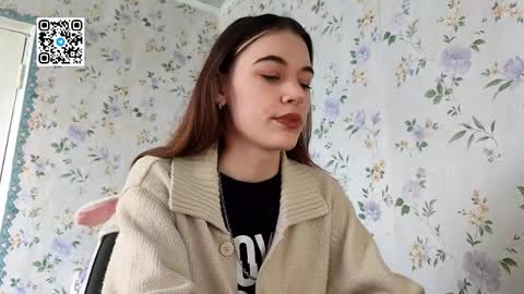 Snapshot of scarlet1flowers chatting on 8, 10, 2025 Kira online show from 8, 10, 2025