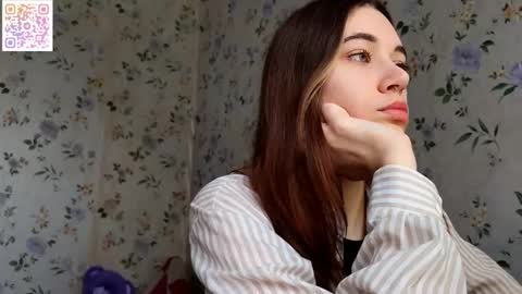 Snapshot of scarlet1flowers chatting on 6, 11, 2025 Kira online show from 6, 11, 2025