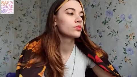 Snapshot of scarlet1flowers chatting on 13, 11, 2025 Kira online show from 13, 11, 2025