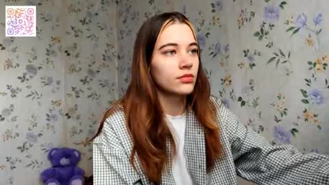 Snapshot of scarlet1flowers chatting on 14, 11, 2025 Kira online show from 14, 11, 2025