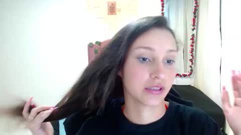 scarlet771776 online show from 5, 12, 2025