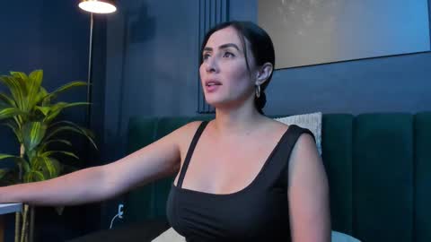 Scarlet Edwars online show from 7, 11, 2025