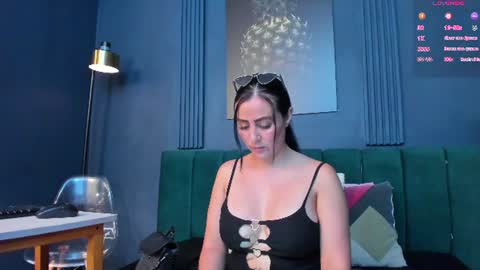 Scarlet Edwars online show from 10, 7, 2026