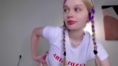 Snapshot of scarlet_enchantress chatting on 17, 11, 2025 scarlet_enchantress online show from 17, 11, 2025