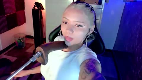 scarlet_gold online show from 19, 11, 2025