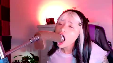 scarlet_gold online show from 2, 12, 2025