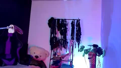 Snapshot of scarlet_gold chatting on 8, 7, 2026 scarlet_gold online show from 8, 7, 2026