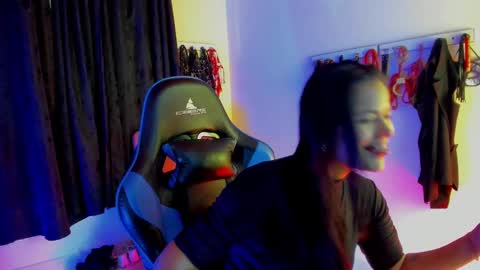 scarlet taylor kennedy online show from 9, 9, 2025