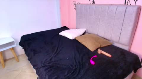 Snapshot of scarlet_milf_ chatting on 12, 10, 2025 SCARLET MILF online show from 12, 10, 2025